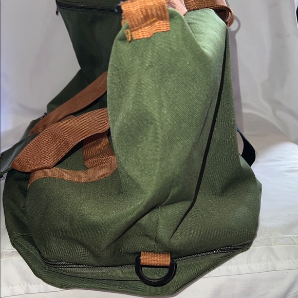 Beichad Green and Tan Duffel Bag for Men - Picture 2 of 10